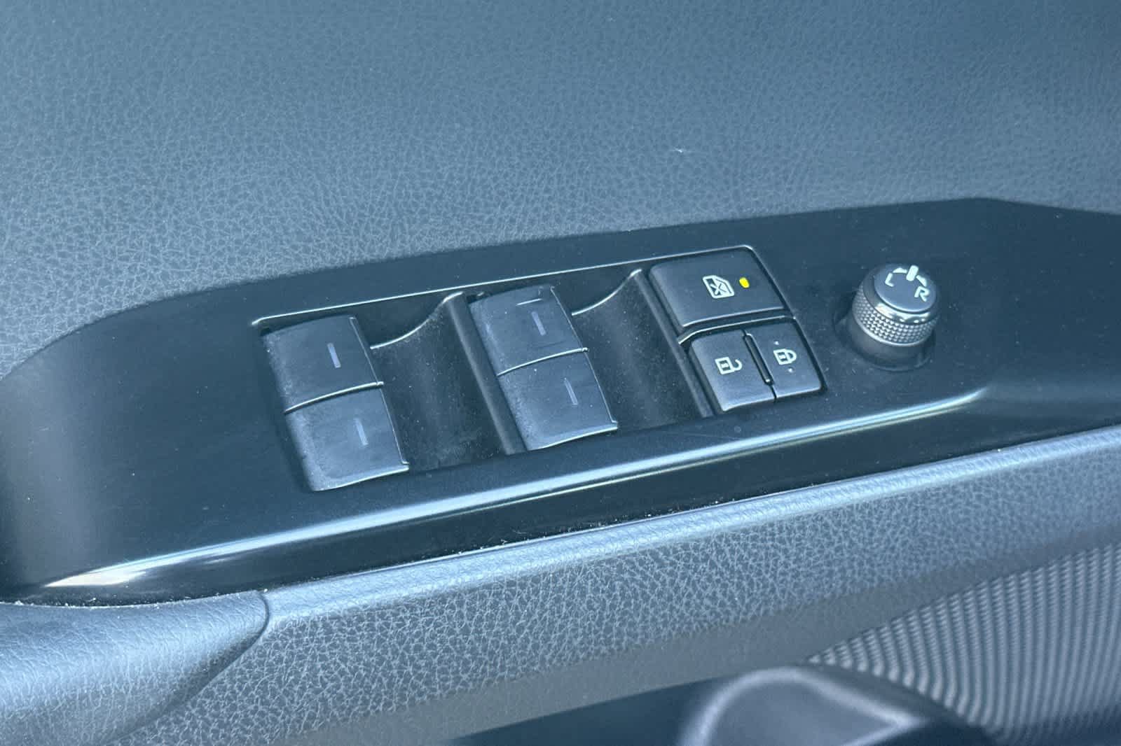 Used 2025 Toyota Camry SE w/ Convenience Package FWD image 13