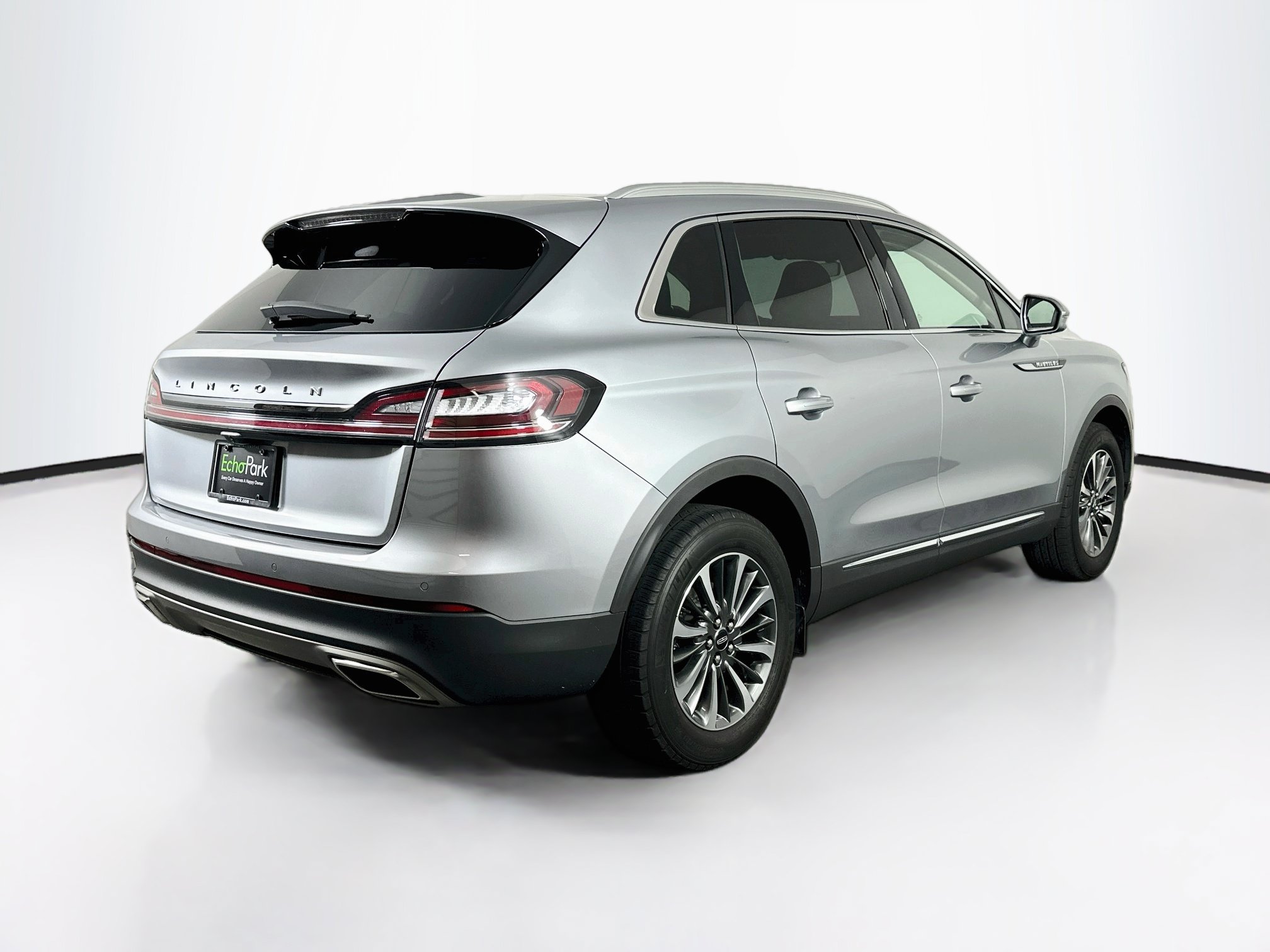 Used 2023 Lincoln Nautilus FWD w/ Premium Package image 9