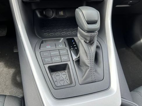 New 2025 Toyota RAV4 XLE image 27