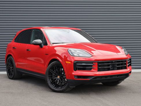 Certified 2025 Porsche Cayenne E-Hybrid AWD/4WD image 8