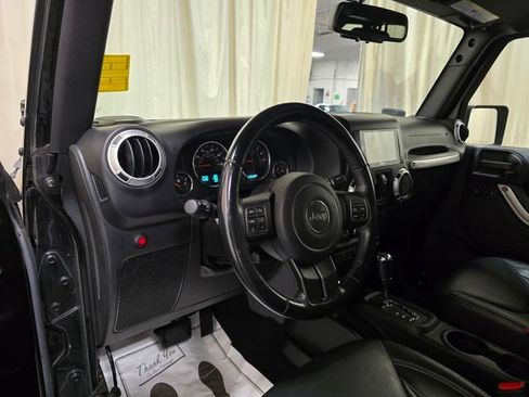 Used 2016 Jeep Wrangler Unlimited Sahara w/ Connectivity Group AWD/4WD image 13
