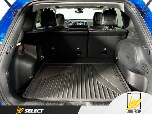 Used 2022 Jeep Cherokee Latitude Lux w/ Sun & Sound Group AWD/4WD image 23