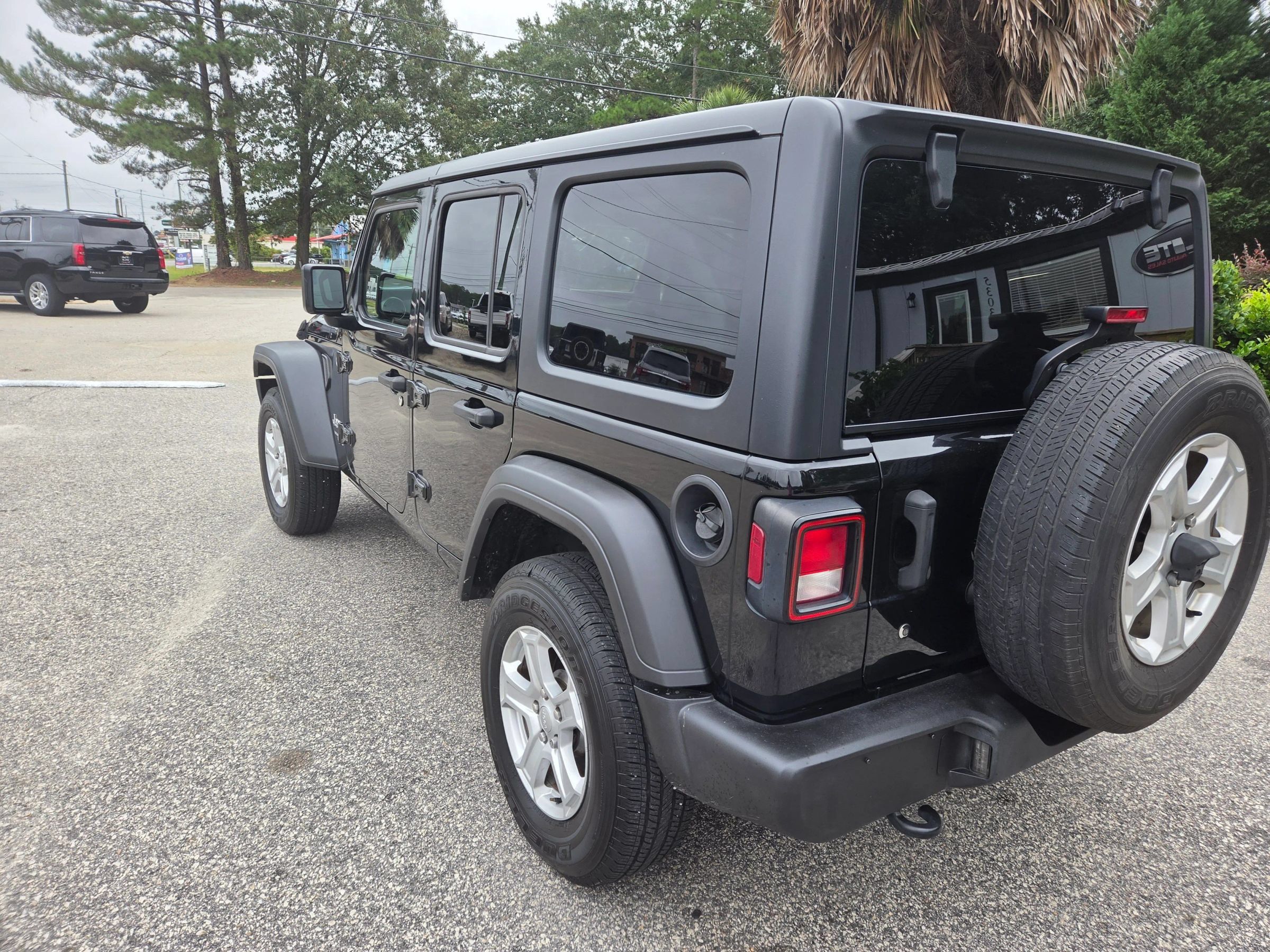 Used 2019 Jeep Wrangler Unlimited Sport S AWD/4WD image 7