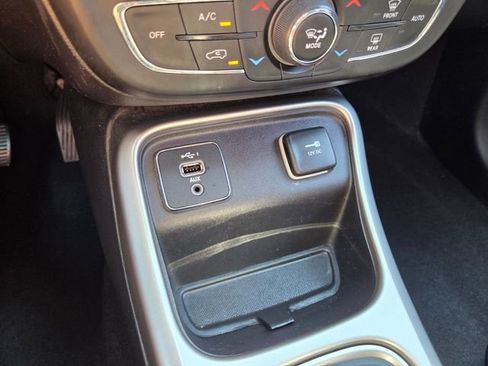 Certified 2021 Jeep Compass Latitude image 24