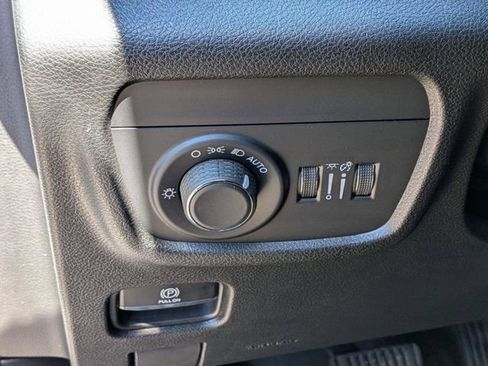 Used 2023 Jeep Grand Cherokee Altitude AWD/4WD image 15