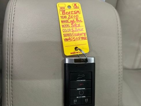 Used 2010 Cadillac SRX Luxury FWD image 16