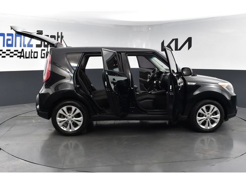 Used 2015 Kia Soul + FWD image 28