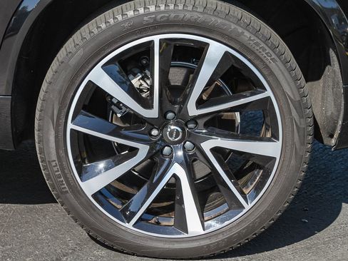 Used 2023 Volvo XC90 B6 Plus w/ Protection Package Premier image 11