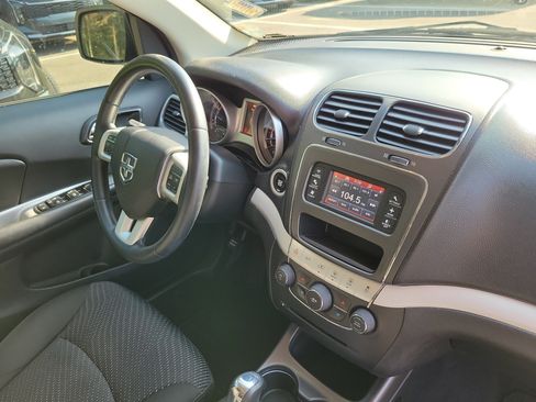 Used 2020 Dodge Journey SE w/ SE Popular Equipment Group FWD image 8