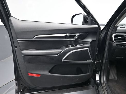 Used 2024 Kia Telluride LX FWD image 18