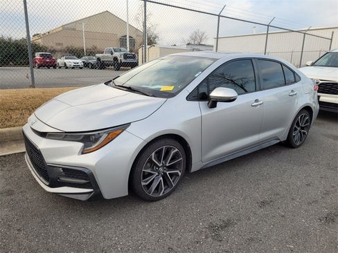 Used 2020 Toyota Corolla SE image 2
