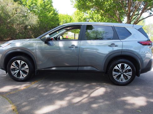 Used 2023 Nissan Rogue SV image 4