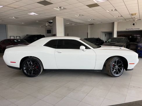 Used 2019 Dodge Challenger SXT w/ Blacktop Package image 8