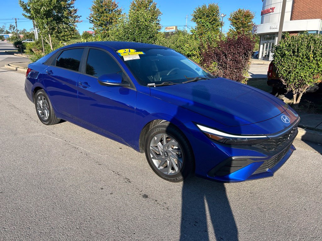 Used 2024 Hyundai Elantra SEL FWD image 2