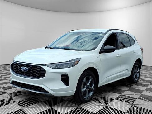 Used 2023 Ford Escape ST-Line w/ Tech Pack #1 AWD/4WD image 4