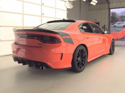 Used 2017 Dodge Charger R/T image 4