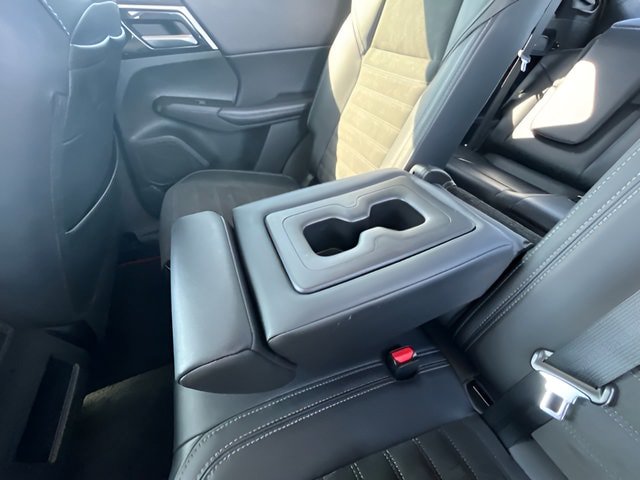 Used 2024 Mitsubishi Outlander SE AWD/4WD image 30