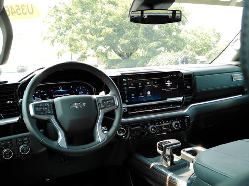Used 2025 Chevrolet Silverado 1500 RST AWD/4WD image 9