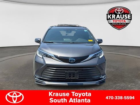 Used 2025 Toyota Sienna Limited AWD/4WD image 2