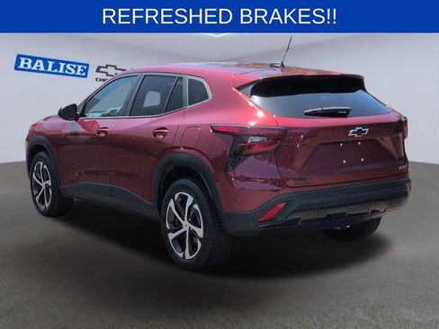Certified 2024 Chevrolet Trax RS w/ Sunroof Package FWD image 5