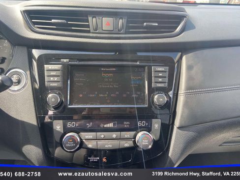 Used 2019 Nissan Rogue SL AWD/4WD image 16