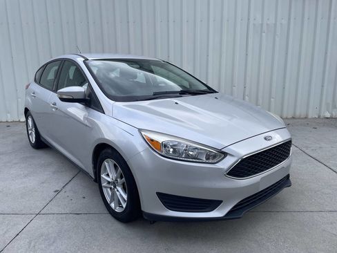 Used 2016 Ford Focus SE image 1