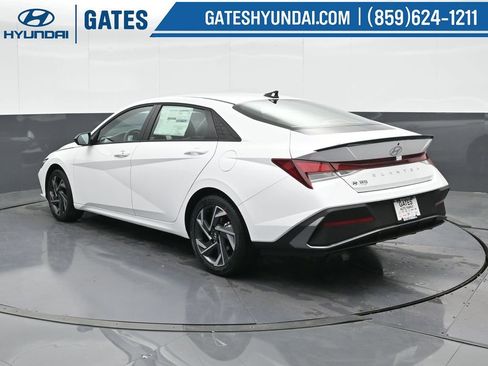 Used 2025 Hyundai Elantra Sport image 8