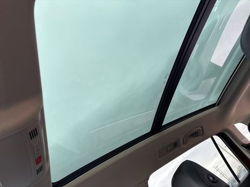 Used 2018 Volkswagen Tiguan SEL Premium image 22