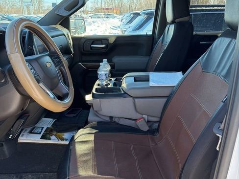 Used 2021 Chevrolet Silverado 1500 LT image 3