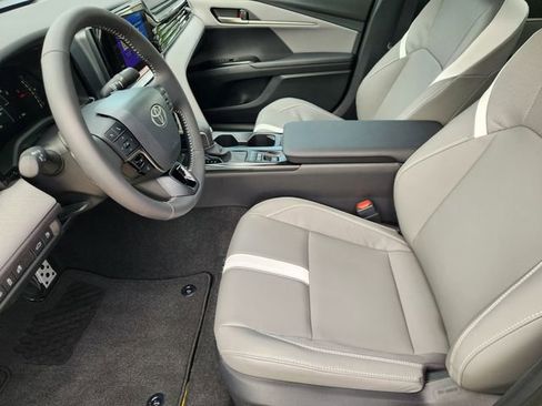 Used 2026 Toyota Camry SE w/ Convenience Package FWD image 9