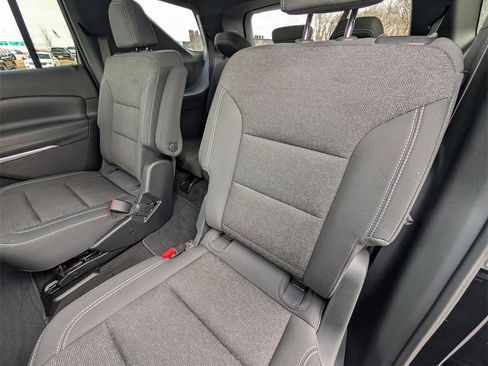 Used 2024 Chevrolet Traverse LT image 25