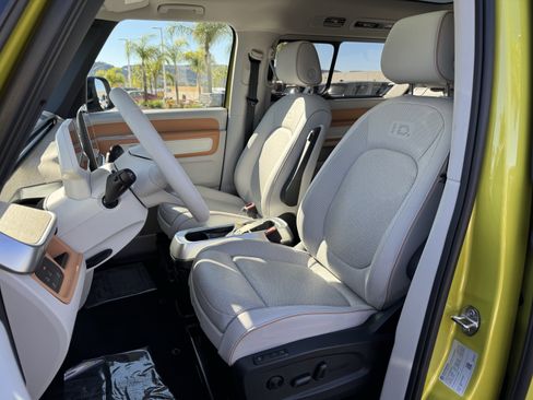 Used 2025 Volkswagen ID. Buzz 1st Edition image 14