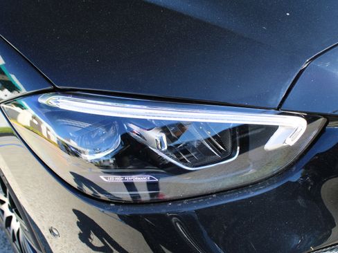 Used 2025 Mercedes-Benz C 300 Sedan image 11