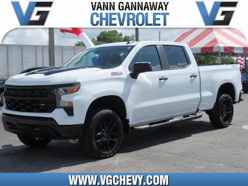 Used 2024 Chevrolet Silverado 1500 Custom Trail Boss w/ LPO, Dark Essentials Package AWD/4WD image 1