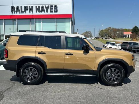 Used 2024 Toyota Land Cruiser image 2