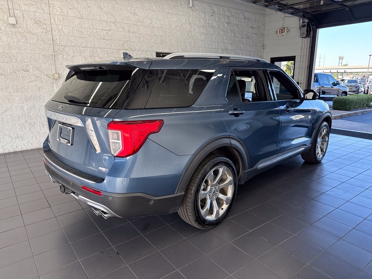 Used 2020 Ford Explorer Platinum w/ Premium Technology Package AWD/4WD image 8