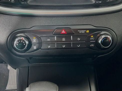 Used 2019 Kia Sorento L image 17