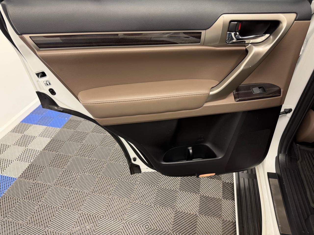 Used 2020 Lexus GX 460 Premium w/ Premium Package AWD/4WD image 9
