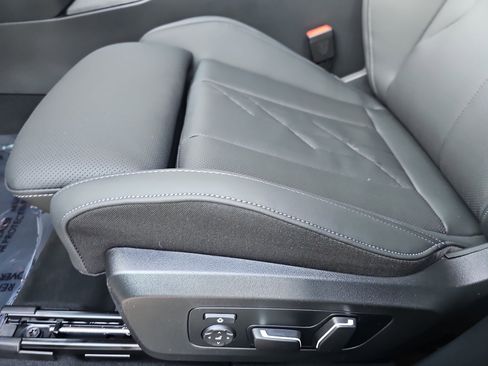 New 2026 BMW X3 xDrive30 w/ Convenience Package image 30