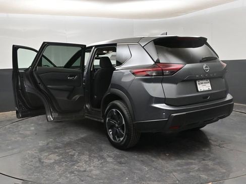 Used 2025 Nissan Rogue SV image 30
