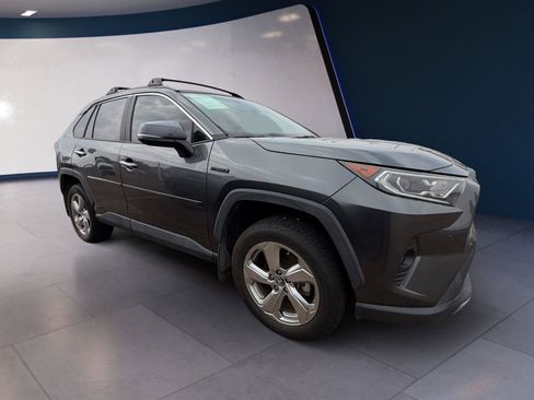 Used 2020 Toyota RAV4 Limited image 7