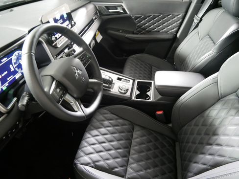 New 2025 Mitsubishi Outlander SEL image 4