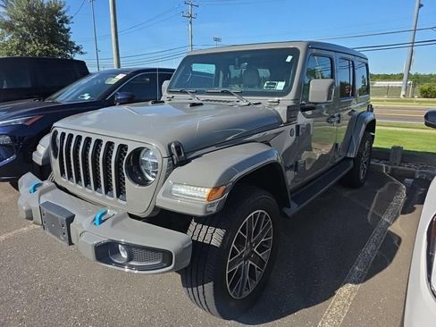 Used 2022 Jeep Wrangler Unlimited Sahara AWD/4WD image 3