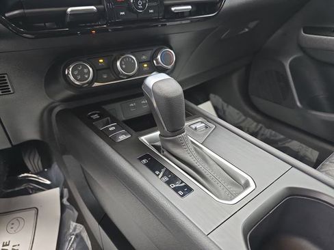 Used 2025 Nissan Kicks SV image 35