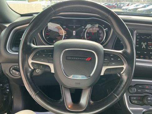 Used 2019 Dodge Challenger SXT w/ Plus Package image 9