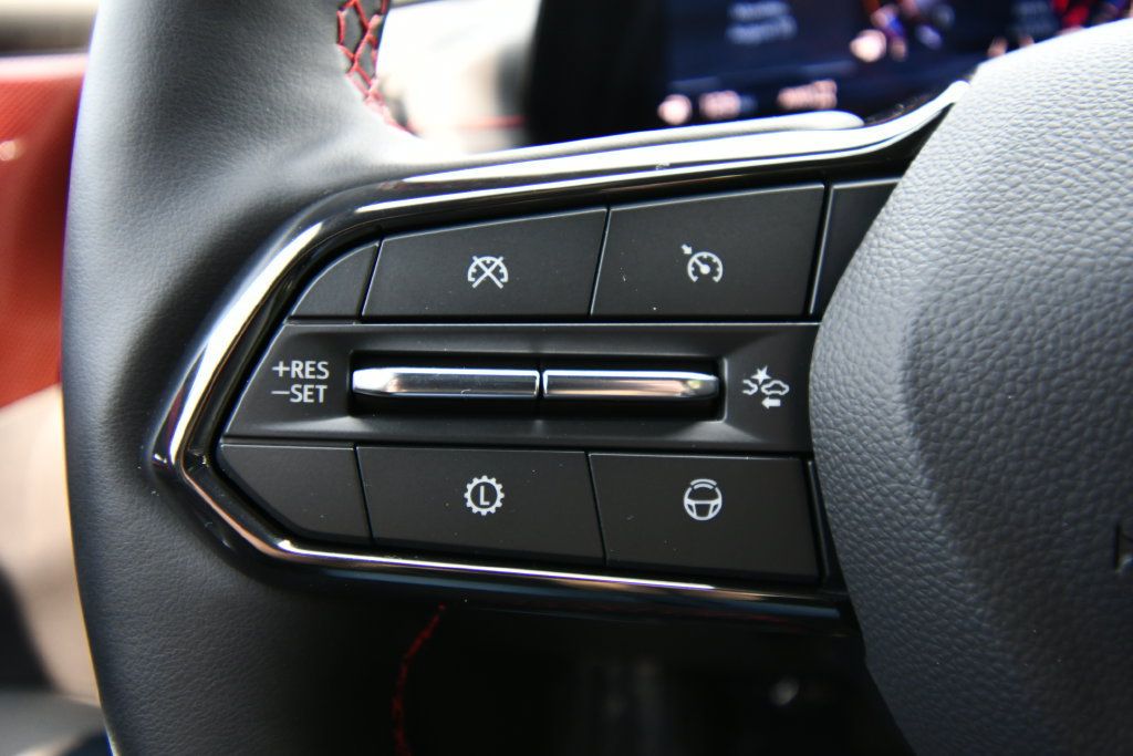 Used 2025 Chevrolet Traverse RS w/ LPO, Floor Liner Package AWD/4WD image 24