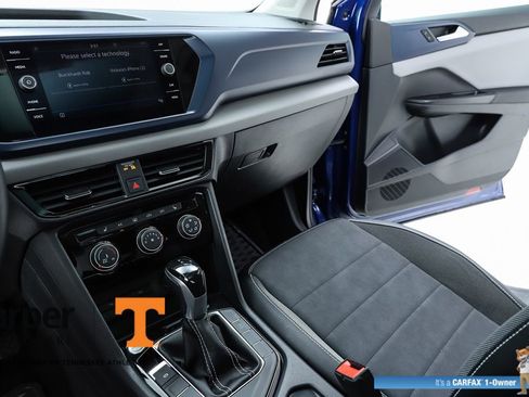 Used 2023 Volkswagen Taos SE w/ Panoramic Sunroof Package FWD image 60