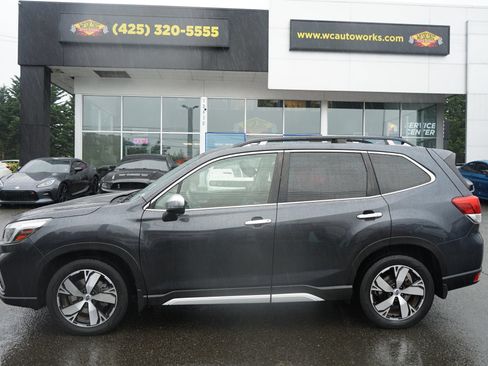 Used 2019 Subaru Forester Touring AWD/4WD image 2