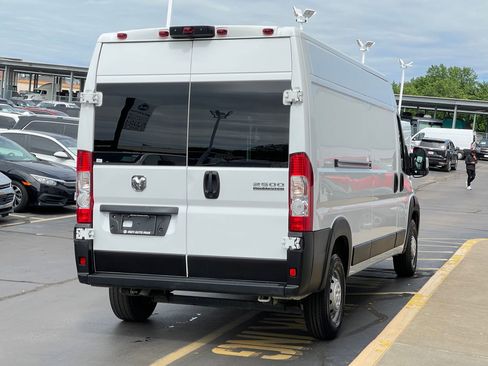 Used 2023 RAM ProMaster 2500 FWD image 3