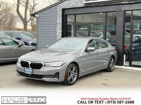 Used 2022 BMW 530i xDrive w/ Premium Package image 5